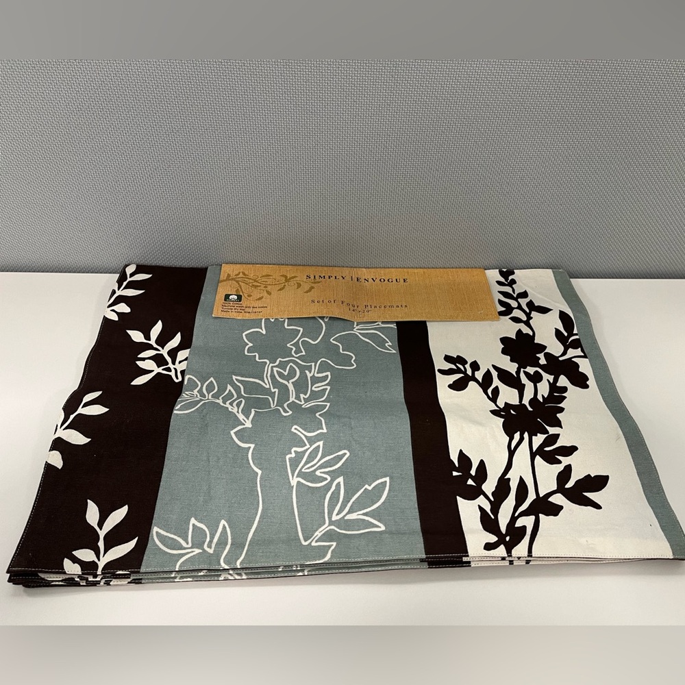NWT Simply Envogue Placemats (4) Blue/Brown/White Floral Pattern Cotton